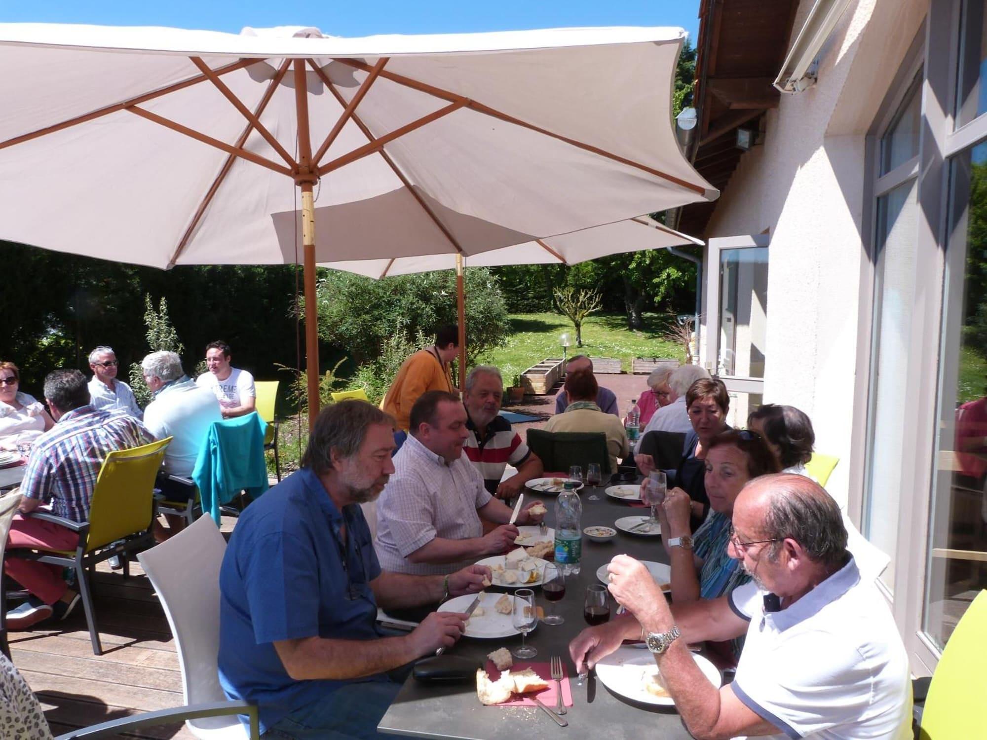 Logis Hotel Des Grands Vins Fleurie Exterior foto